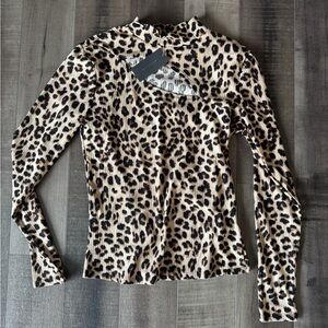 Suzy Shier Leopard Print Long Sleeve Top – Size Small